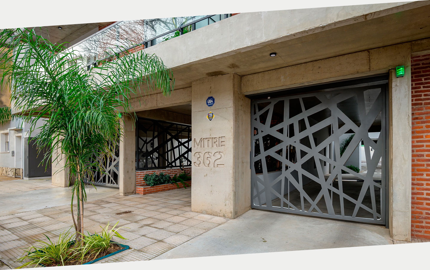 mitre 362